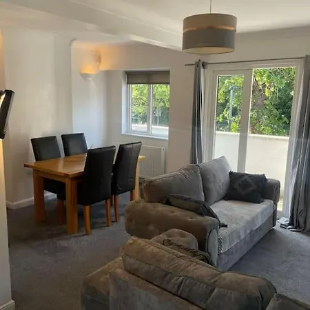 Whole Apartment Near To London